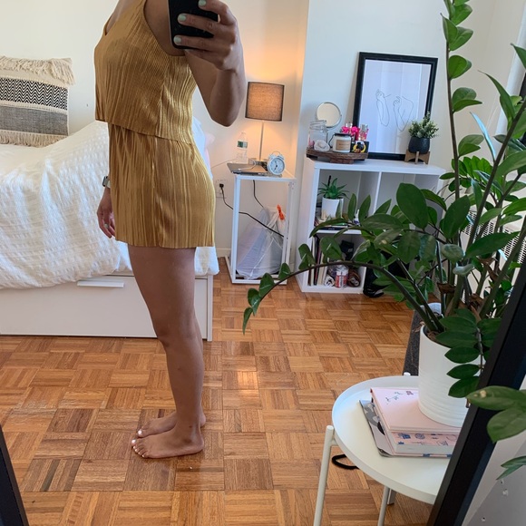 yellow/gold jumpsuit - Picture 2 of 4